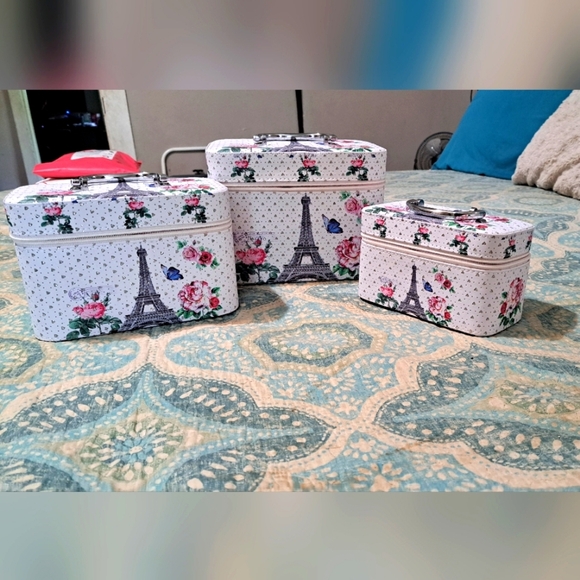 Boutique Love in Paris Rhinestone Beauty Train Cases Set of 3 - Picture 2 of 11